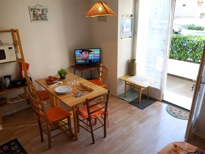 Appartement entier, Charmant T2 Rdc avec Jardinet et Parking, Proche Thermes et Commerces in Luchon-Superbagnères, Bagnères-de-Luchon