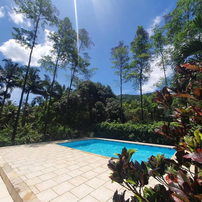 Casas e apartamentos de temporada para 32 pessoas, com vista e jardim e ainda piscina and balcão, com animais de estimação em Cachoeiras de Macacu