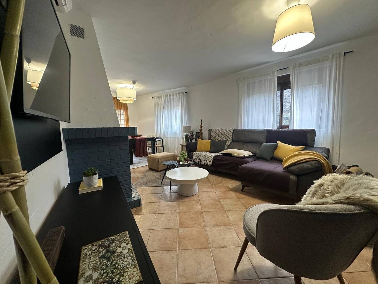 Cortijo El Almacén – Rural getaway with terrace, barbecue, and mountain views in Laroya, Cordillera Penibética