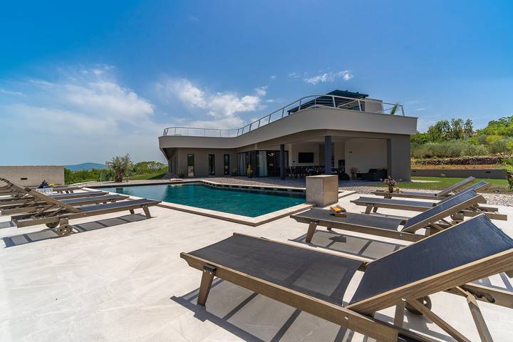 Villa für 12 Personen, mit Garten und Pool in Split-Dalmatien - 2