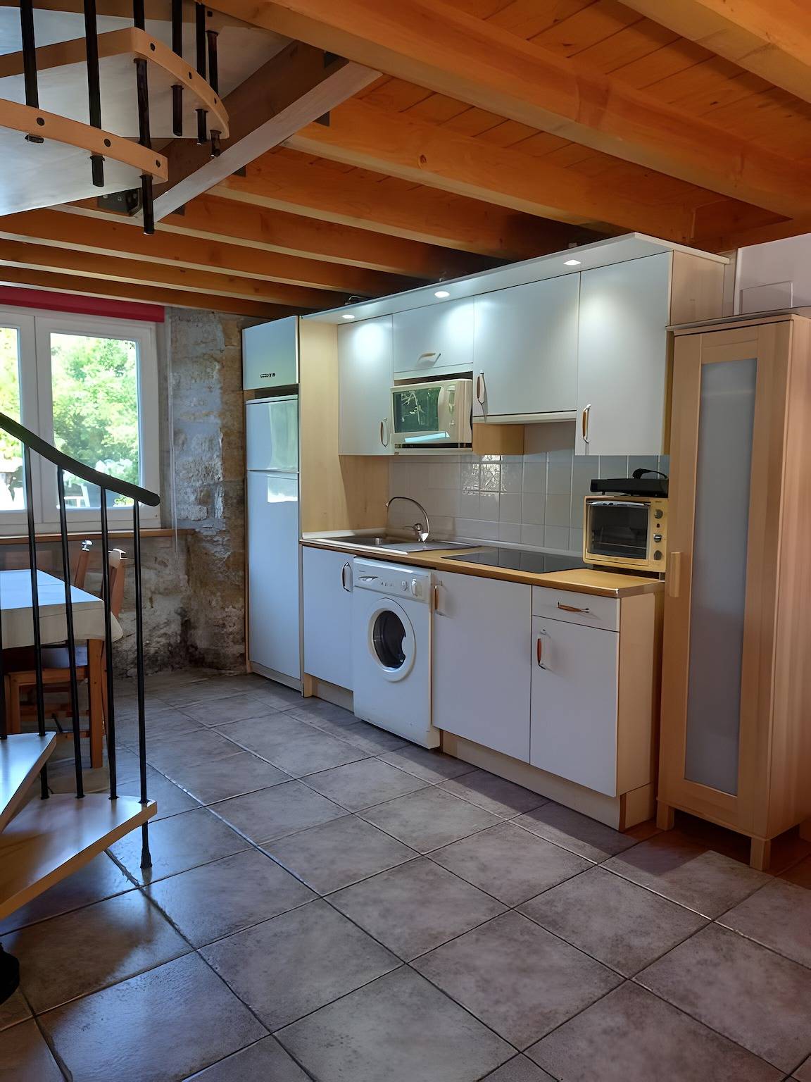 Ganze Wohnung, 'Apartamento P' mit Gemeinschaftspool und Garten, Wlan und Klimaanlage in Alsasua, Cordillera Cantábrica
