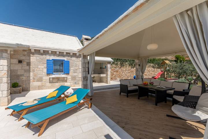 Villa pour 6 personnes, avec jardin et piscine à Bol - 4