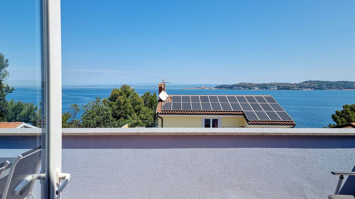 Ganze Wohnung, Atemberaubendes Apartment nur 50 Meter zum Strand mit Meerblick, Grill, Waschmaschine in Crveni Vrh, Umag und Umgebung