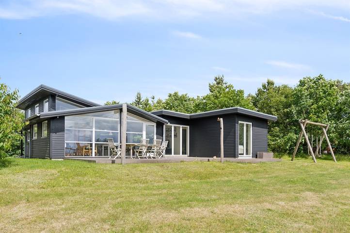 Feriehus for 10 personer, med terrasse i Ebeltoft