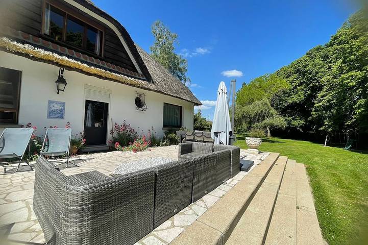 Location de vacances pour 12 personnes, avec Jacuzzi ainsi que Terrasse et Jardin dans Chéroy