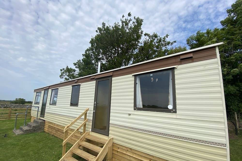 Glamping for 4 People in Isle of Anglesey, North-Wales