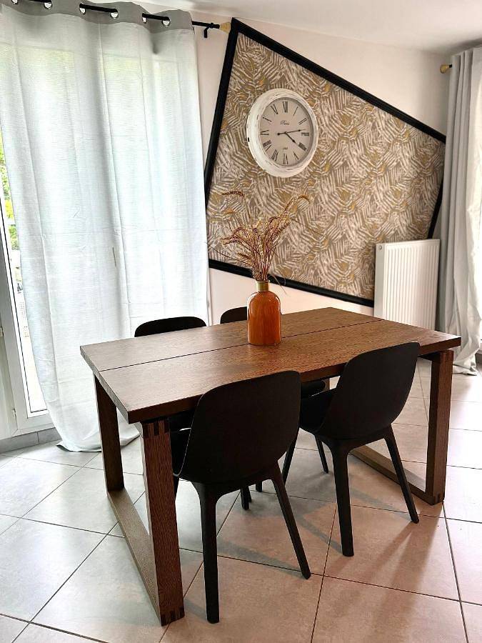 Appartement entier, One-Bedroom Apartment in Élancourt, Yvelines