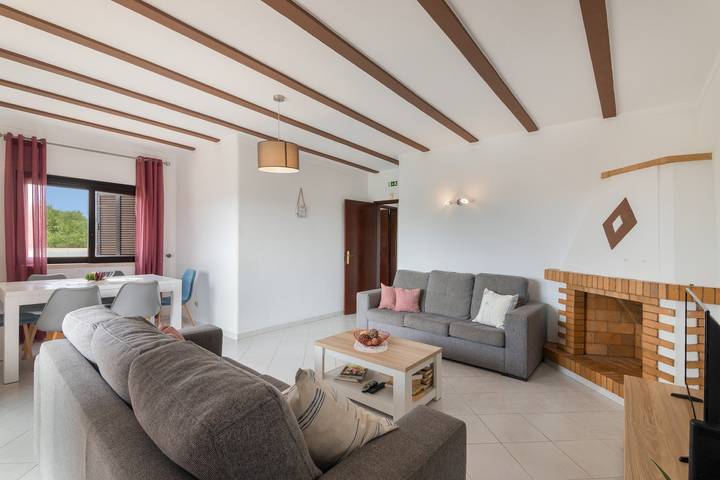 Villa 'Vivenda Deolinda' with Sea View, Wi-Fi and Air Conditioning in Albufeira in Albufeira e Olhos de Água, Faro distrikt