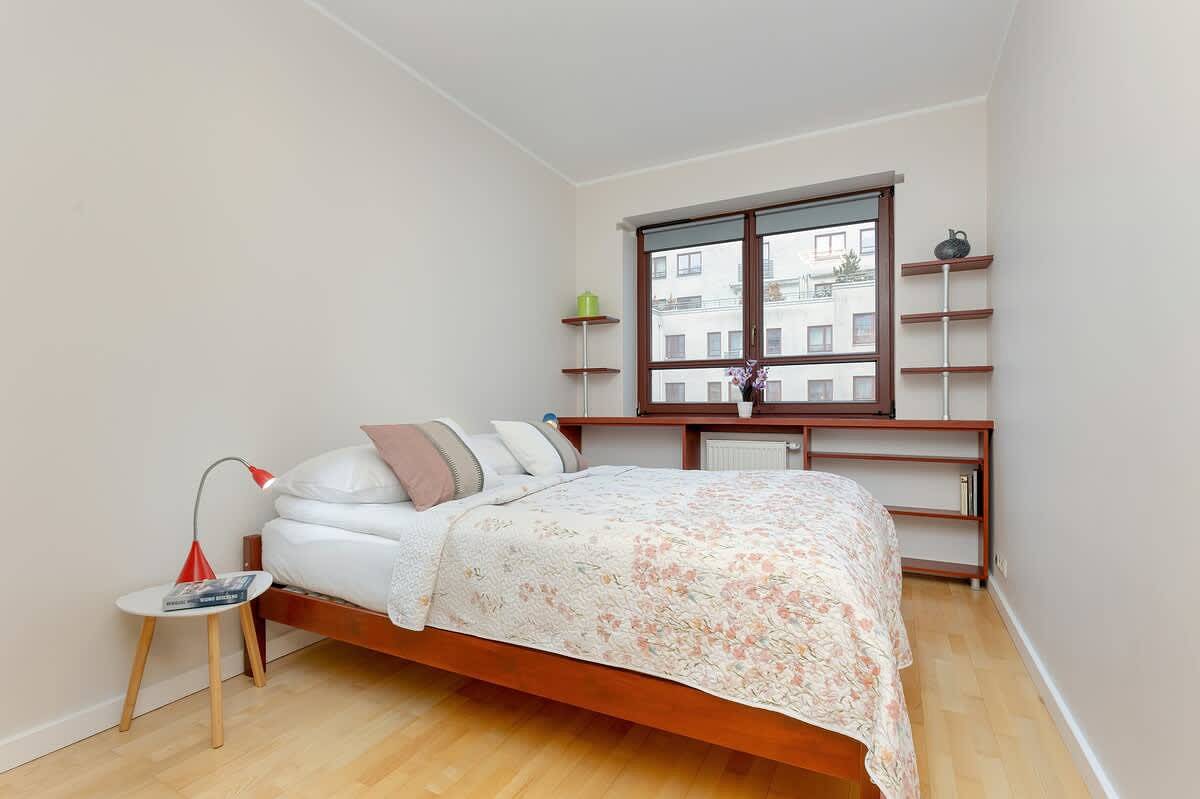 Apartamento entero, Spacious Apartment | Parking | Workspace in Varsovia, Mazovia (región)