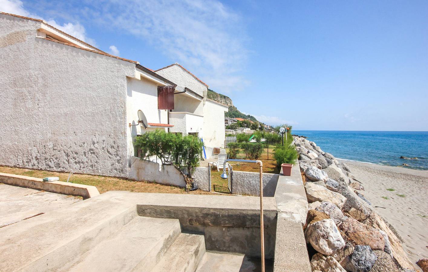 Rückzugsort am Strand mit AC, Parkplatz, Terrasse und Internet in Tyrrhenische Küste Kalabrien