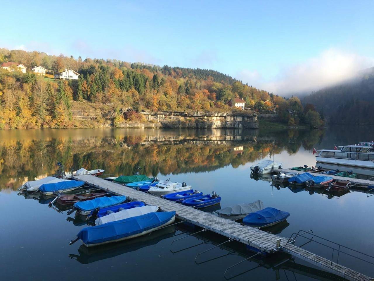 Double or Twin Room with Lake View in Les Brenets, Massif du Jura