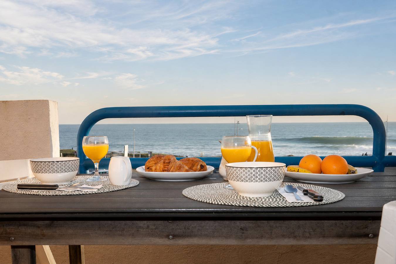 Appartement entier, Superbe vue mer pour 2 adultes/2enfants in Château-d'Olonne, Les Sables-d'Olonne