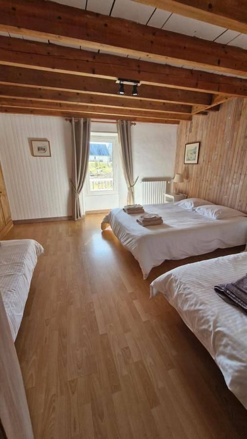 Location de vacances pour 9 personnes, avec Terrasse et Jardin ainsi que Piscine et Vue dans Cléry