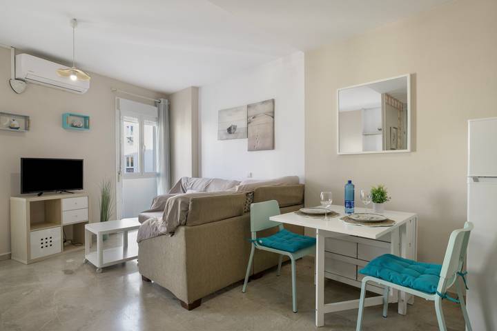 Entire studio, ‘Gran Vía Conil’ Apartment with Balcony and Air Conditioning in Conil de la Frontera, Costa de la Luz