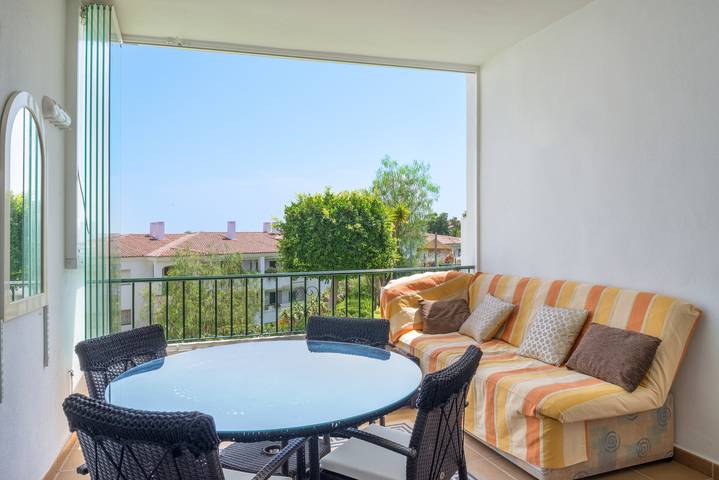 Entire apartment, Apartment "Miraflores" with Partial Sea View, Shared Pools, Terrace and Air Conditioning in La Cala de Mijas, Mijas