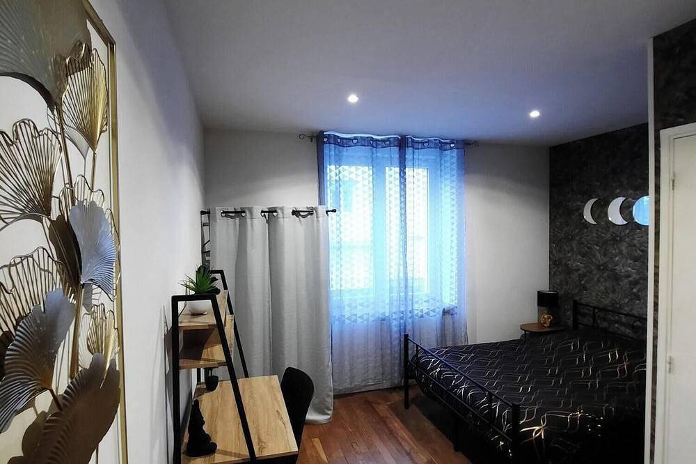 Chambre Économique Avec Salle de Bain Privative 1. Idéale Pour un Séjour Court ! in Vesoul, Haute-Saône