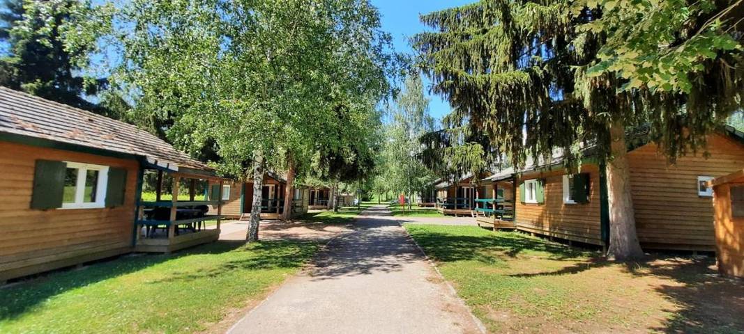 Camping pour 5 personnes, avec Terrasse et Jardin