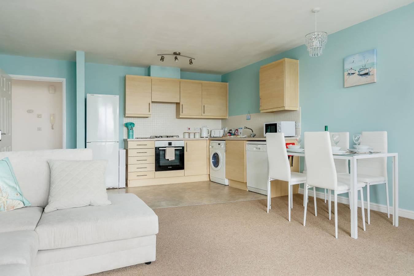 Entire apartment, Ocean Breeze - Two Bedroom Apartment with Parking in Poole, Poole Harbour
