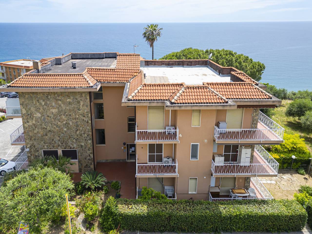 Ganze Ferienwohnung, La casa di Sara - La Casa di Sara Trilocale con con giardino privato in Cipressa, Riviera di Ponente
