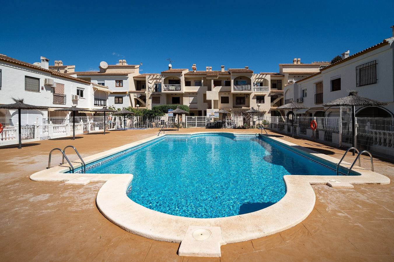 Apartamento entero, Apartamento 'Puertosol' con Piscina Comunitaria, Wi-Fi y Aire Acondicionado in Puerto de Mazarrón, Mazarrón
