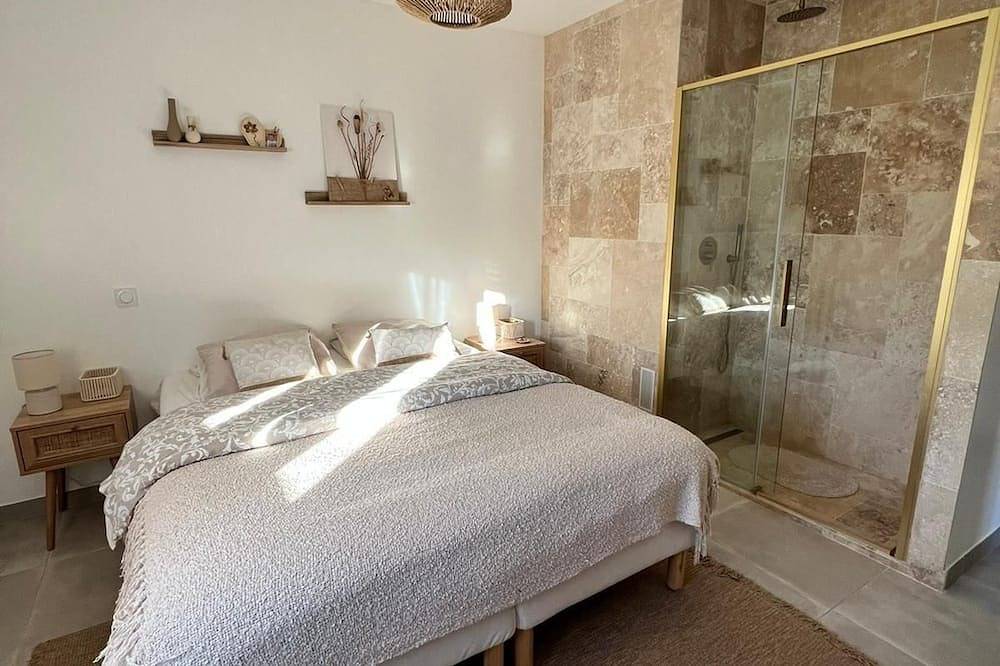 Villa moderne à Puget sur Argens avec piscine privée et ses 4 chambres in Puget-sur-Argens, Côte méditerranéenne (France)