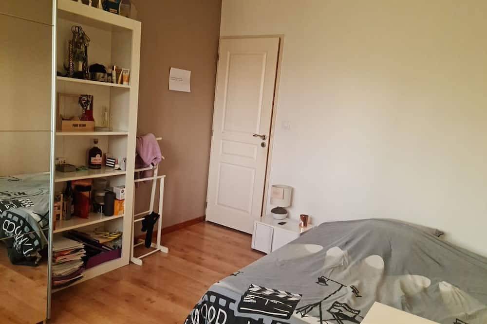 1, 2 ou 3 chambres dans maison proche Groupama Stadium Lyon Decines Meyzieu in Meyzieu, Lyon et ses environs