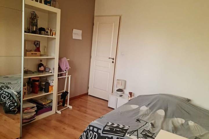 Location de vacances pour 6 personnes, avec jardin et terrasse à Meyzieu - 4