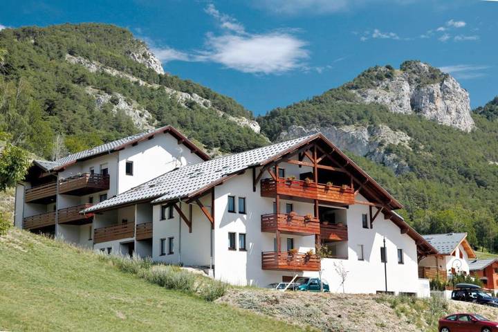 Location de vacances pour 6 personnes, avec sauna ainsi que terrasse et vue, animaux acceptés à Avrieux - 2