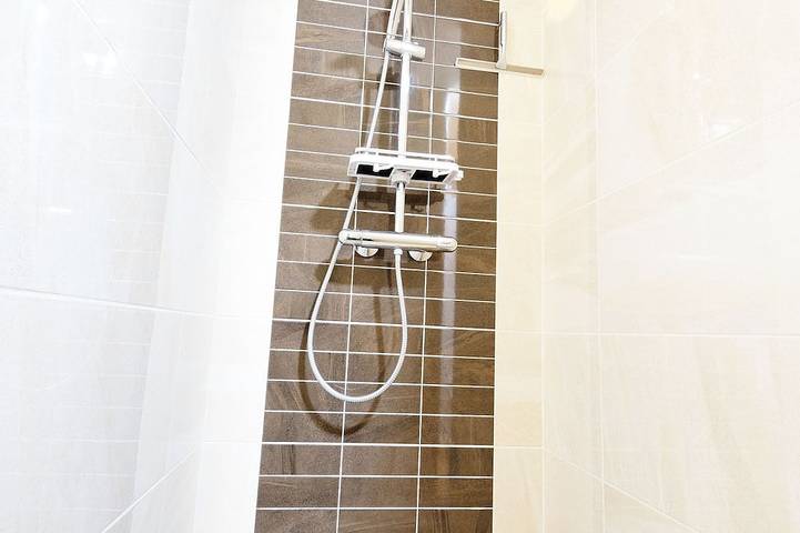 Ganze Wohnung, Ferienwohnung mit Wintergarten  Pool an der Cote Azur in Bagnols-en-Forêt, Mittelmeerküste (Frankreich)