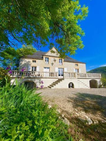 Chambre d’hôte pour 2 personnes, avec piscine et jardin à Dégagnac