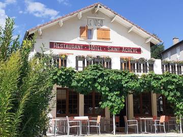 Hôtel pour 2 personnes, avec vue ainsi que jardin et piscine, animaux acceptés à Saint-Agrève