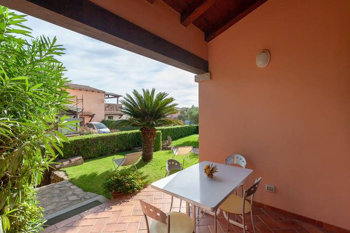 Gîte pour 2 personnes, avec jardin à Monte Petrosu - 2