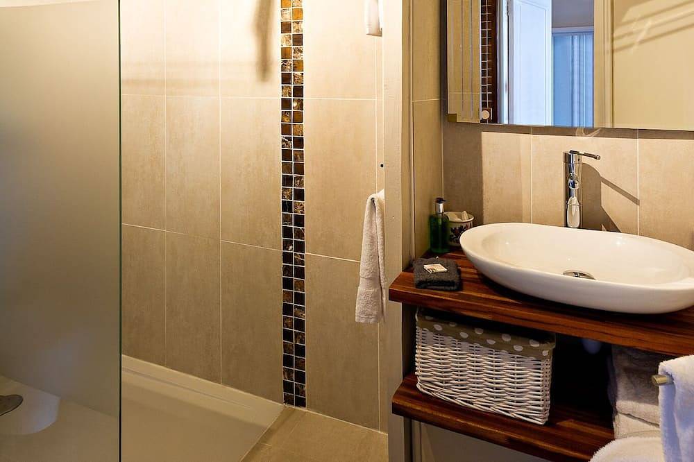 Appartement entier, Luxury apartment overlooking the River Loire, close to Château and restaurants. in Amboise, Région de Tours
