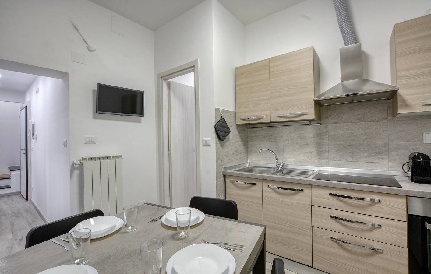 Ganze Ferienwohnung, Gemütliches Genua Apartment mit WiFi, AC, TV, Backofen - 1,5km zur Küste in Genua (Stadt), Genua