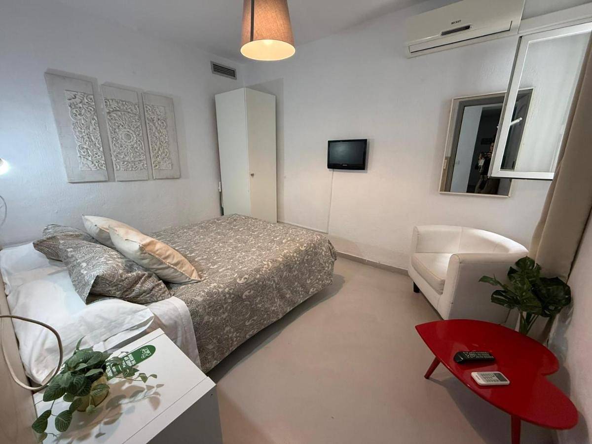 Hostal Berlin in Plaza de los Naranjos, Marbella