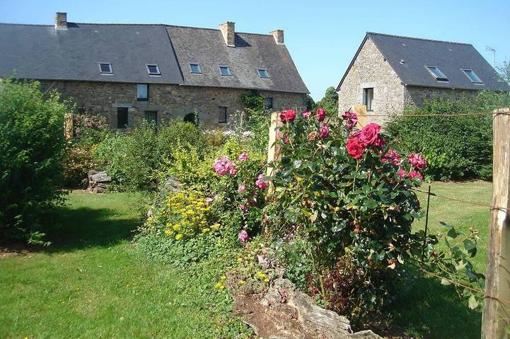 Gîte pour 12 personnes, avec Jardin à Saint-Germain-en-Coglès