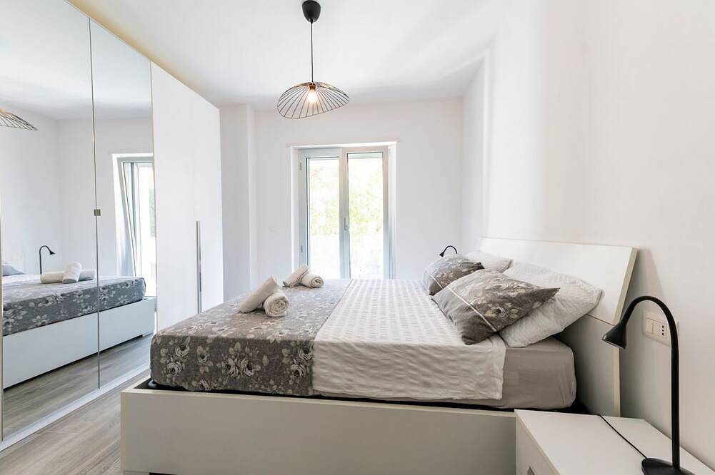 Entire apartment, Seaside Exclusive Retreat with Balconies & Parking in Francavilla al Mare, Chieti Province