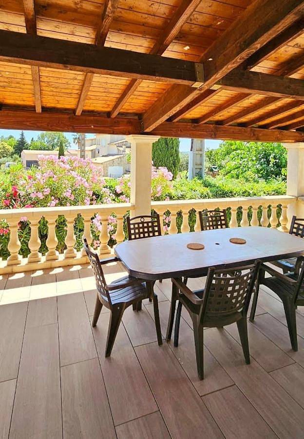 Location de vacances pour 6 personnes, avec terrasse et piscine à Baron - 2