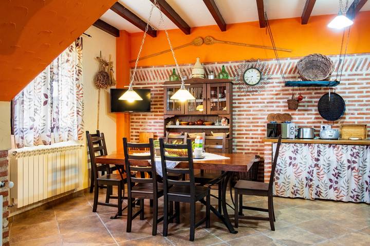 Country House 'El Corral De La Antigua' with Mountain View, Private Terrace and Wi-Fi in Salamanca Province