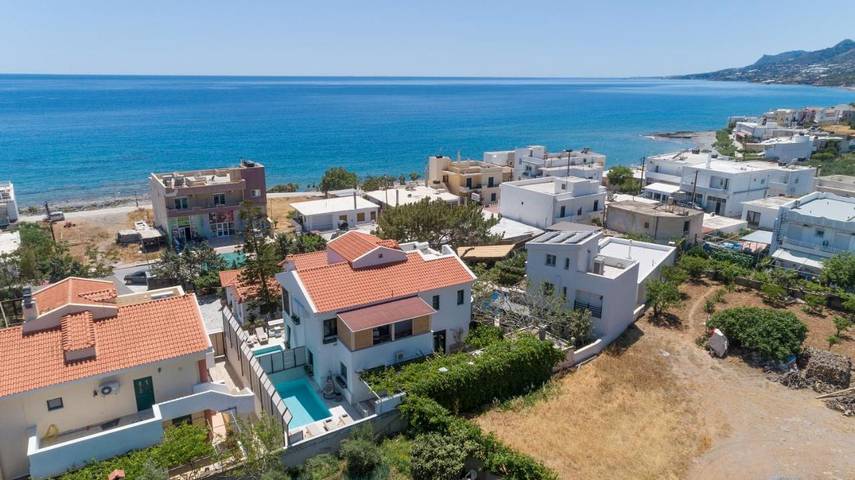 Ferienhaus für 14 Personen, mit Balkon und Whirlpool sowie Terrasse und Garten