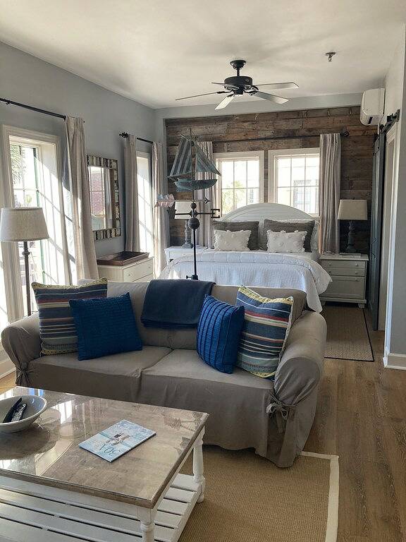 Vacation rental for 4 people, with hot tub and pool as well as yard in Rosemary Beach