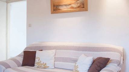 Ferienwohnung für 4 Personen, mit Terrasse und Garten in Jezera