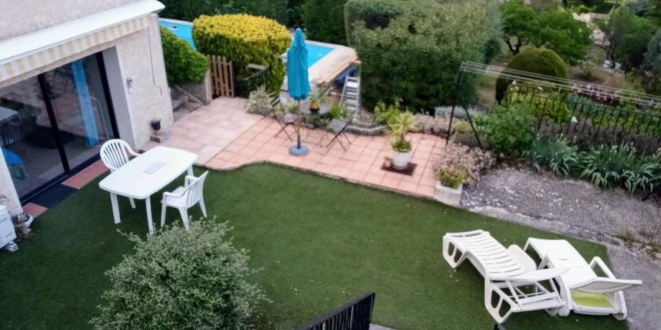 Gîte pour 2 personnes, avec piscine ainsi que vue et jardin à Peymeinade - 2
