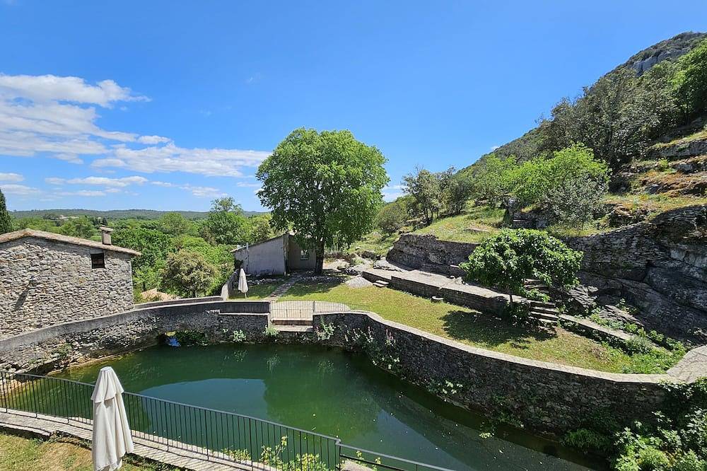 Entire apartment, Domaine de Bagard - Gîte la Source 62m² 4/6 pers Large terrace in Sauve, Le Vigan region