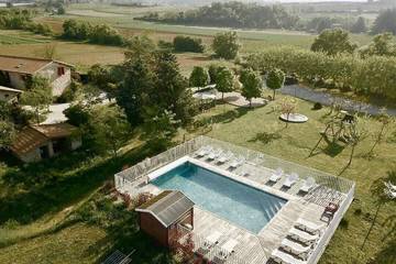 Gîte pour 4 personnes, avec piscine et jardin à Marsaz