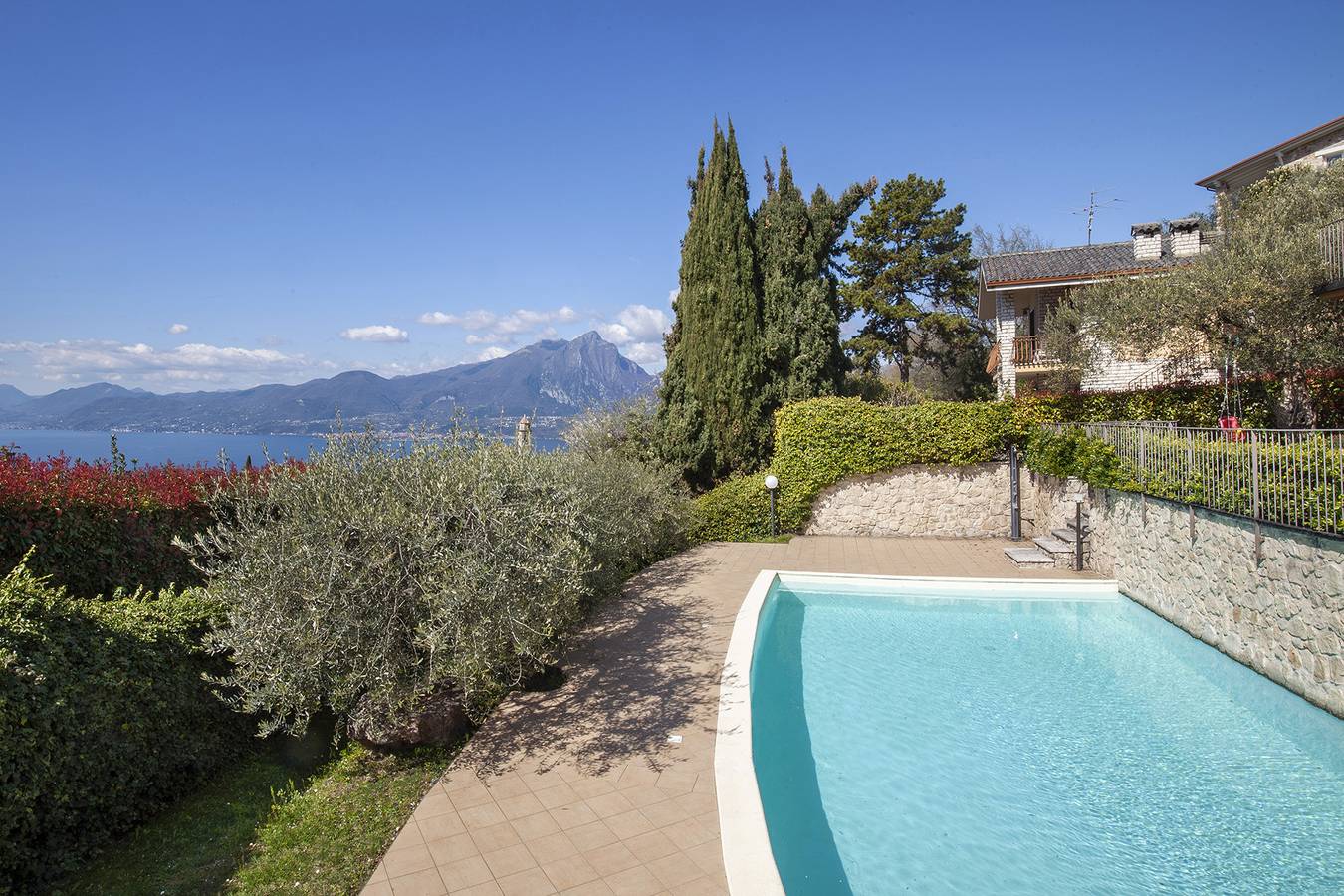 Ganze Wohnung, Apartment Laghetto with Pool in Torri del Benaco, Gardasee-Berge