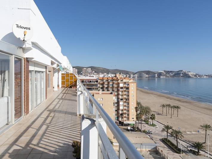 Ganze Wohnung, Familienwohnung am Strand mit Pool, Parkplatz und WLAN in Cullera in Platja de Sant Antoni (Cullera), Cullera