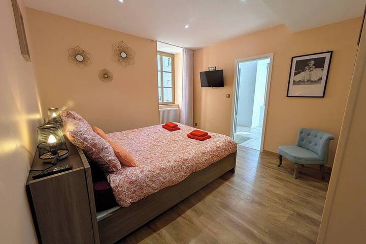 Location de vacances pour 13 personnes dans Office De Tourisme De Saint Gengoux Le National - 4