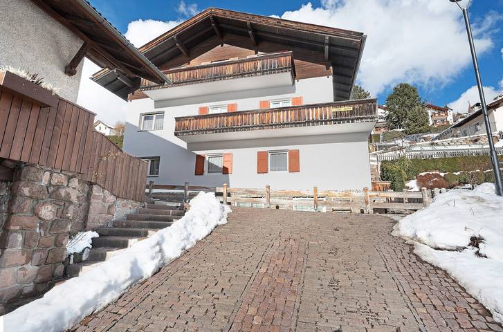 Entire apartment, Apartment 'Goller Saslonch' with Mountain View, Balcony and Wi-Fi in Ortisei, Dolomiti Superski