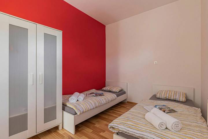 Ganze Wohnung, Lavrič Garden Apartment 2 at Lake Bloke in Innerkrain-Karst